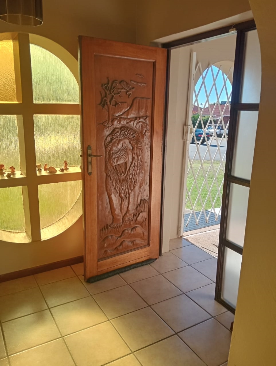 3 Bedroom Property for Sale in Wavecrest Eastern Cape